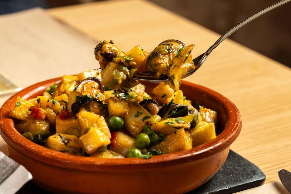 Alcudia: Self-Guided Gourmet Tapas and Wine Tour - Wine and sangria pairings: enjoy it, but pace it