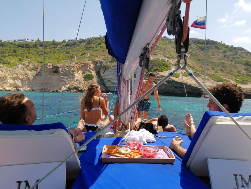 Can Pastilla: Sailboat Tour with Snorkeling, Tapas & Drinks - Group size, private options, and the vibe onboard