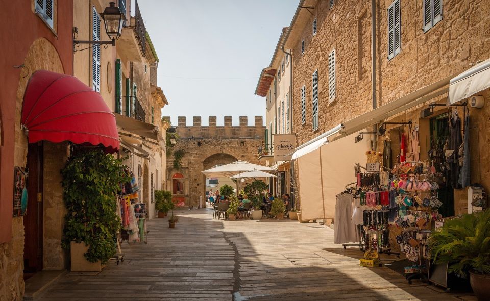 Cap de Formentor: Market, Beach, and Alcudia Tour - Alcudia Old Town and the walls: pretty streets, real structure