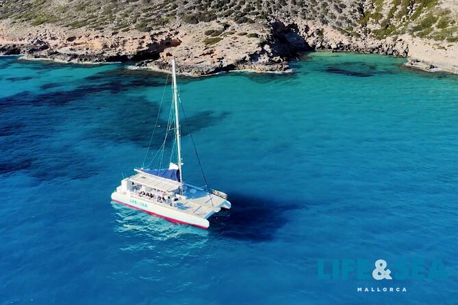 Catamaran with BBQ in the Bay of Palma - What the “sail toward the nature reserve” part really gives you