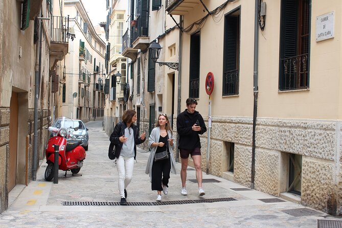 Food Tasting Walking Tour in Palma with a Local - Mercat de l’Olivar: Seasonal Tapas and Local Wine Pairing
