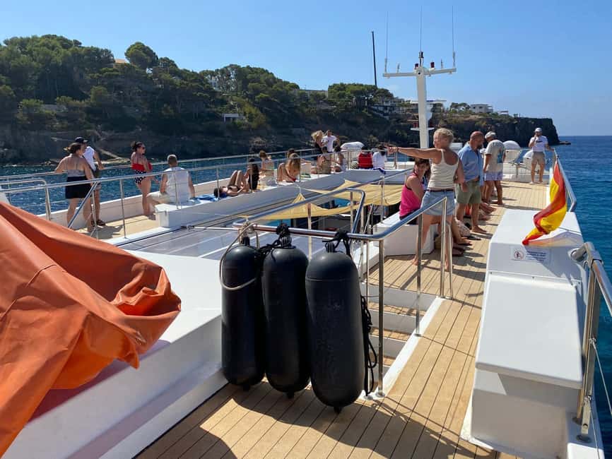 Mallorca: 3.5-Hour Boat Trip with Swimming and Snorkeling - Crew, Guides, and the Feel of the Ride