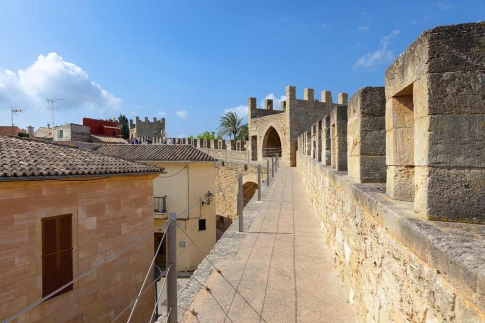 Mallorca: Alcudia Old Town, Market, and Formentor Beach - The Alcudia Market: Food, Crafts, and a Very Local Shopping Rhythm