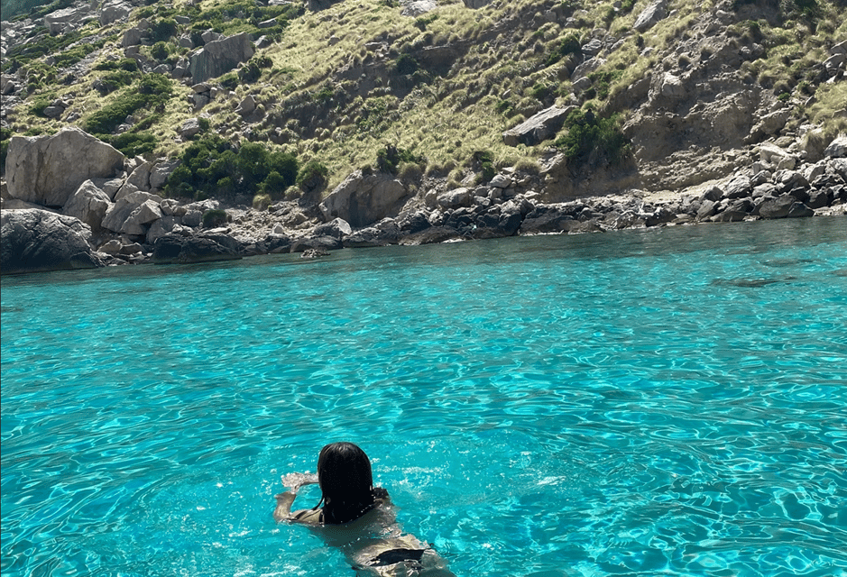 Mallorca: Alcudia, Private Boat Tour. - The route, in plain terms: several swim breaks, one smooth sailing block