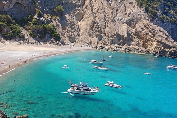Mallorca Beach & Caves 4hr Boat Trip Drinks, Tapas, SUP & Snorkel - Port d’Alcúdia departure: why this boat day feels calm