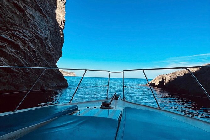 Mallorca Beach & Caves 4hr Boat Trip Drinks, Tapas, SUP & Snorkel - Drinks and snack buffet: what’s included (and what to expect)