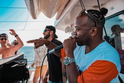 Mallorca: Boat Party with DJ, Buffet and Entertainment - The live DJ set: how the party stays fun, not chaotic