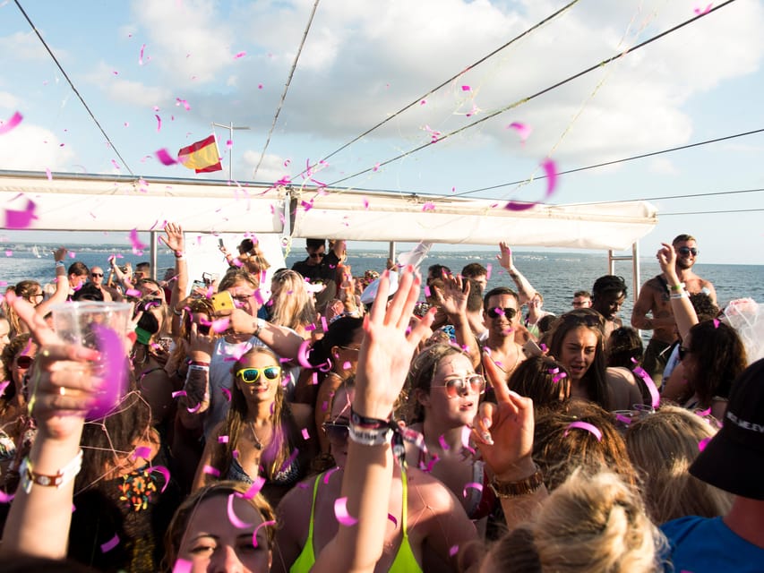 Mallorca: Boat Party with Live DJs, Lunch, & Nightclub Entry - Who should book this and who should skip it