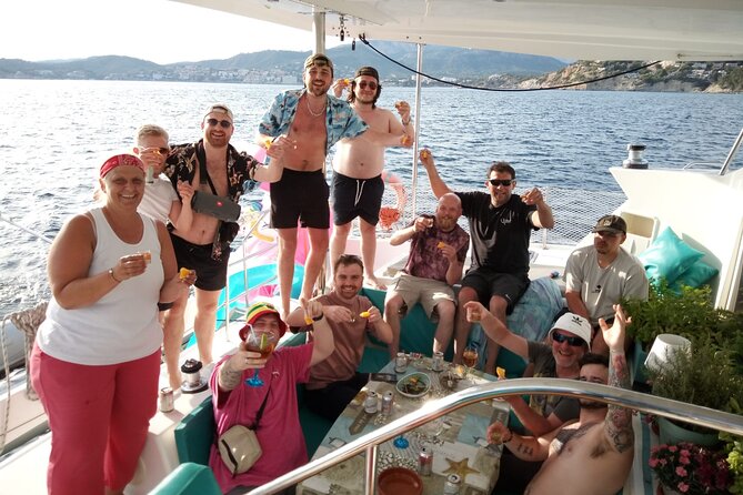 Mallorca Catamaran Small Group Cruise with Tapas 4-hours - Drinks onboard: cocktails and mocktails you can buy