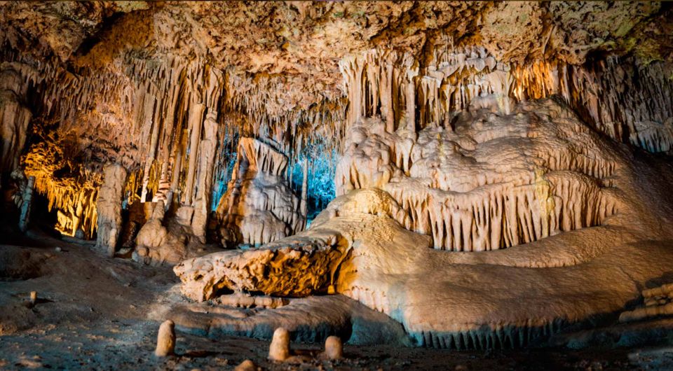 Mallorca: Caves of Hams and Dinosaurland Ticket with Pickup - Entering Cueva Redonda: what the guided cave visit actually feels like