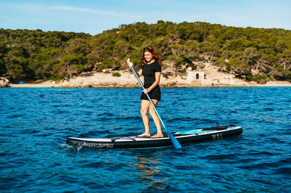 Mallorca: Midday or Sunset Sailing with Snacks and Open Bar - Food on Board: Fingerfood That Works With Sailing Time