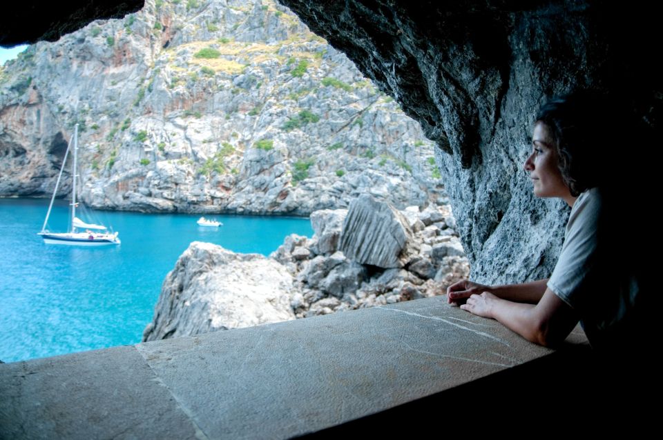 Mallorca: Scenic Full-Day Tour from the North - West-Coast Boat Ride: Celebrity Views and Real Sea Conditions