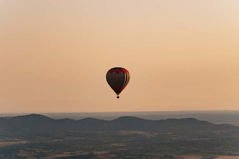 Mallorca: Sunrise or Sunset Hot Air Balloon Flight - Group size and guide communication: fewer strangers, more calm