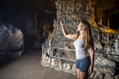 Palma: Caves of Drach Entrance, Music Concert, and Boat Trip - Entering Cuevas del Drach: skip-the-lines and a stair workout