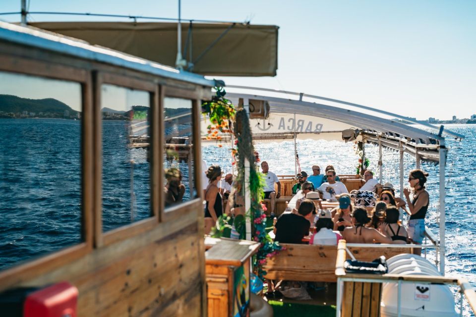 Palma de Mallorca: Daytime Boat Party with Live DJ - Lunch on board: buffet-style food plus your included drink
