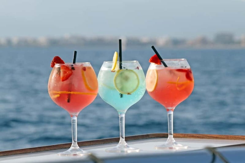 Palma de Mallorca: Deluxe Catamaran Sailing Tour with Meal - Why the Oasis catamaran feels like a deluxe Mallorca day
