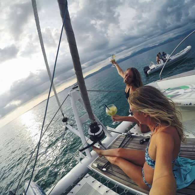 Palma de Mallorca: Deluxe Catamaran Sailing Tour with Meal - Sunset version: tapas, canapés, and old-town views over dinner