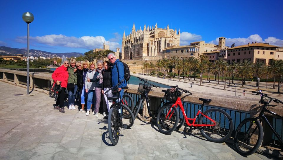 Palma de Mallorca: Guided Bicycle Tour - Parc de la Mar: where the walking-heavy streets start
