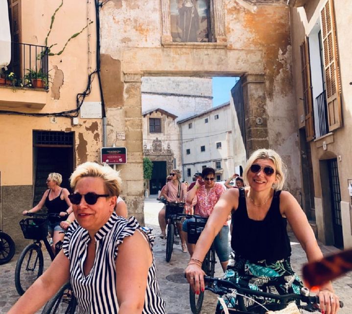 Palma de Mallorca: Guided Bicycle Tour - Rolling into the old town: narrow lanes, patios, and real atmosphere