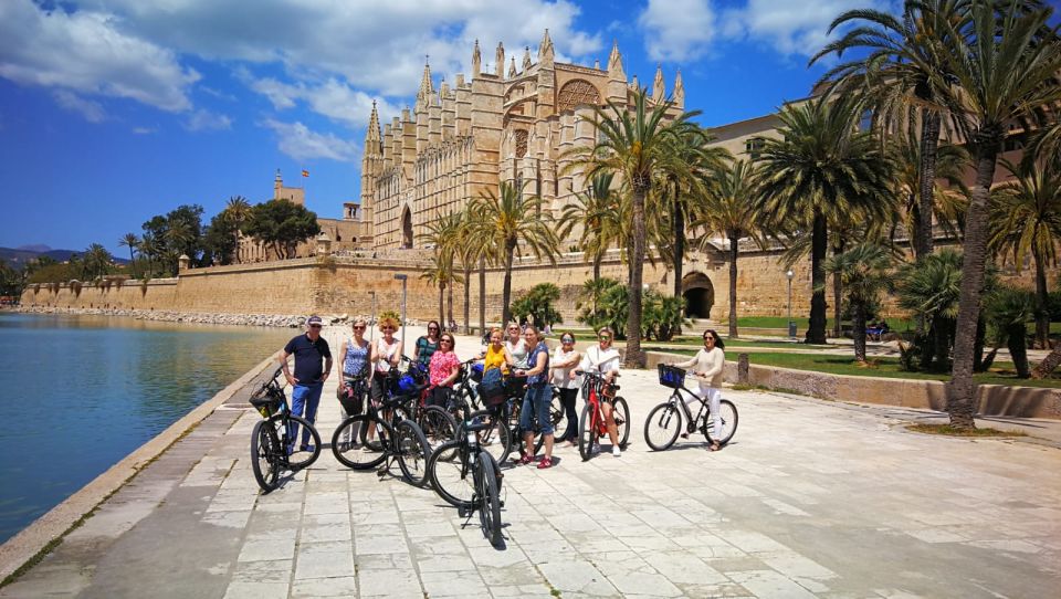 Palma de Mallorca: Guided Bicycle Tour - Plaça de Cort to Passeig des Born: big squares, easy orientation