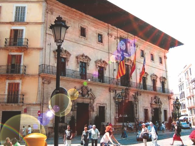 Palma de Mallorca: Guided Tour of the Old Town - BORN and Plaça Cort: finishing the loop with city-life energy