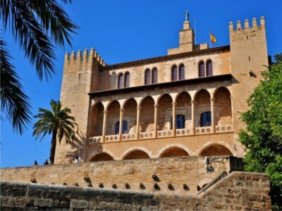 Palma de Mallorca: Guided Tour of the Old Town - Getting started at Av. d’Antoni Maura: a convenient base for old town exploring