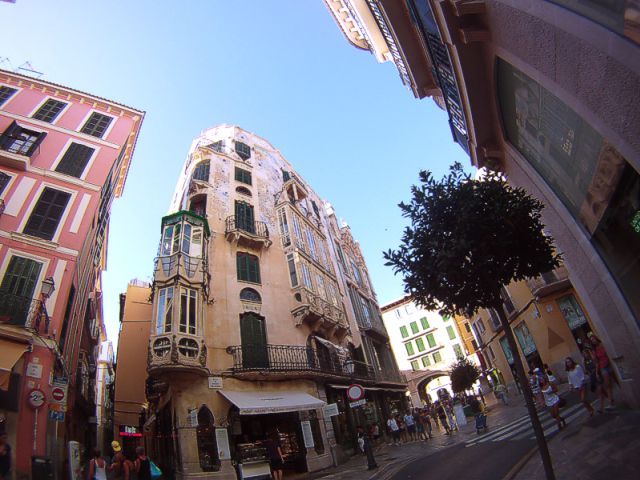 Palma de Mallorca: Guided Tour of the Old Town - Almudaina palace and the royal layers of Palma