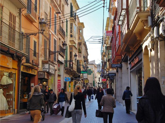 Palma de Mallorca: Guided Tour of the Old Town - Patios: the architectural detail that changes how you see the whole city