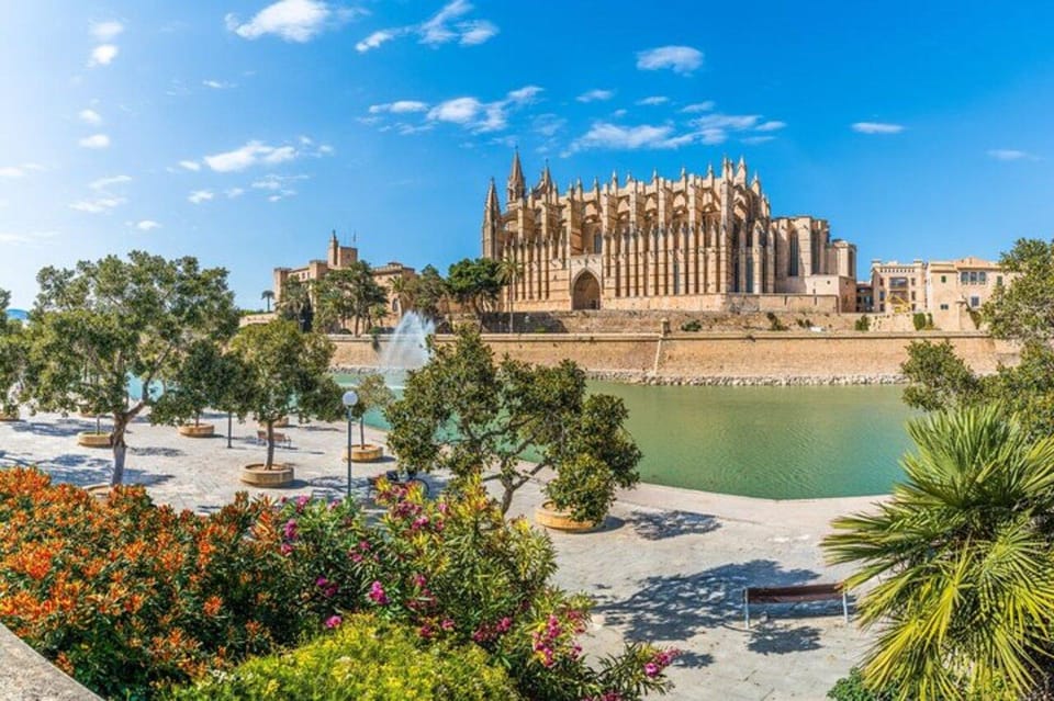 Palma de Mallorca : Must see Walking Tour With A Guide - Ca’n Joan de s’Aigo: a local stop that adds texture