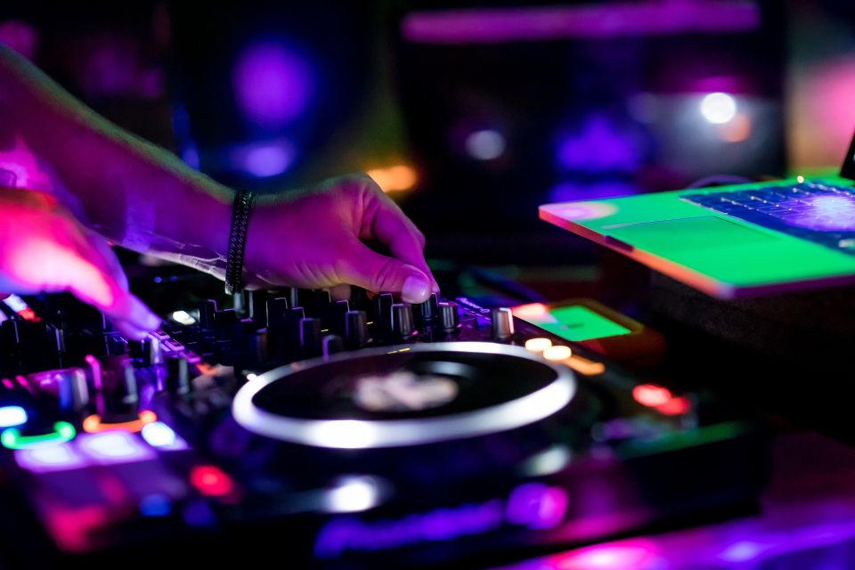 Palma de Mallorca: Night Boat Party with Live DJ - Food and the One-Drink Choice: What’s Actually Included