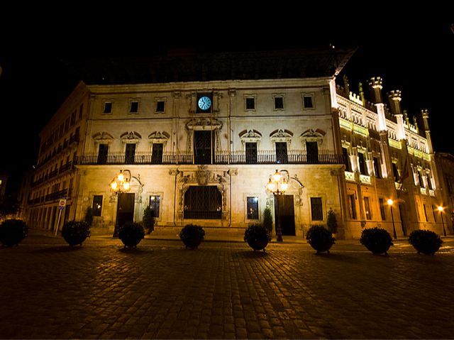 Palma de Mallorca: Old Town Atmospheric Evening Tour - Palma at night: why this Old Town walk feels different