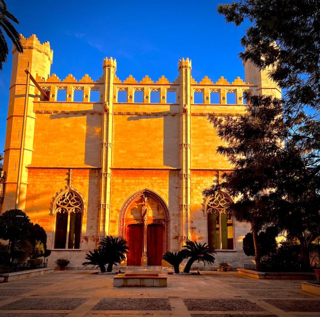 Palma de Mallorca: Old Town Atmospheric Evening Tour - Plaza del Mercat and the rhythm of everyday Palma