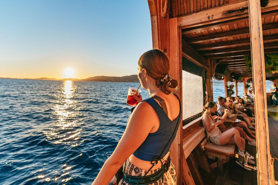 Palma de Mallorca: Sunset Boat Tour - Boarding rules that affect your night (more than you’d expect)