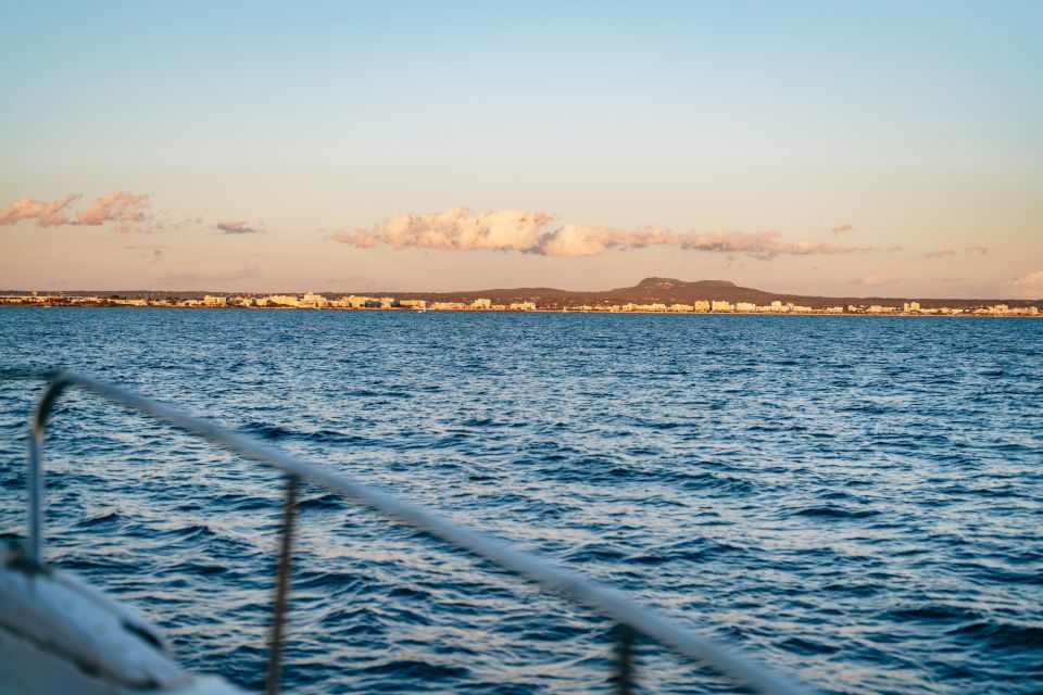 Palma de Mallorca: Sunset Boat Tour - Onboard extras: WiFi and sports on satellite TV
