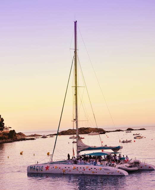 Palma de Mallorca: Sunset Sailing Catamaran Trip with Drink - Sunset Sailing in Palma: Why the Bay View Works