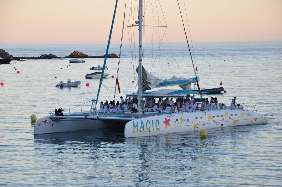 Palma de Mallorca: Sunset Sailing Catamaran Trip with Drink - Included Drinks and Snacks: What You Get, What It’s Like