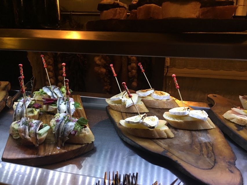 Palma Old Town Sunset Tour and Food Tastings - What it feels like to walk Palma old town at night