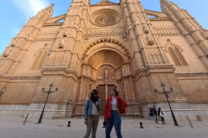 Private walking tour in Palma de Mallorca with local guides. - Catedral de Mallorca: La Catedral del mar, art styles, and light