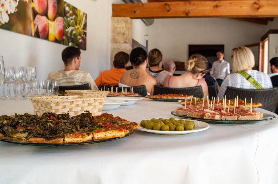 Visit of the olive grove, olive oil tasting and snack - A note on guides and language